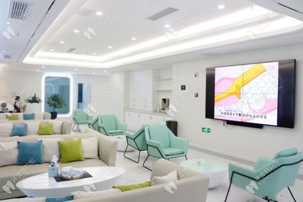 昆明竹子口腔是私立醫(yī)院卻比公辦醫(yī)院的牙齒矯正效果好