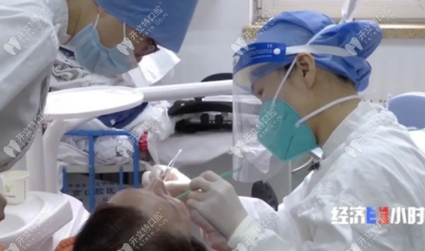 用來(lái)治療牙周炎和預(yù)防牙齒缺失的早期階段