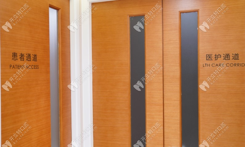 維樂口腔的層流手術室顧客和醫(yī)護通道是分開的