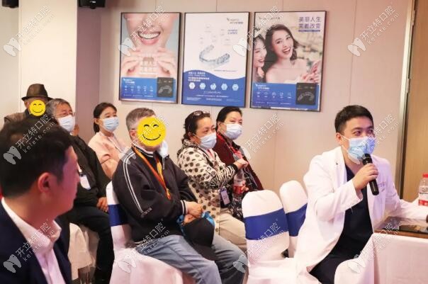 現(xiàn)場(chǎng)解答顧客疑問(wèn)