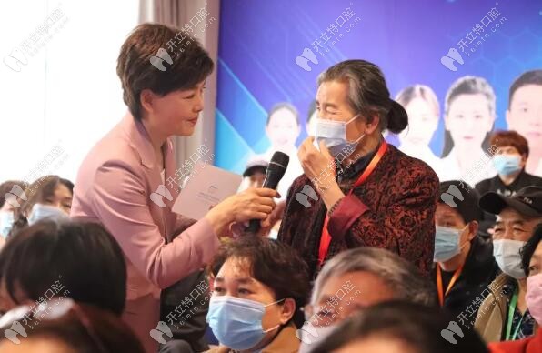 現(xiàn)場(chǎng)提問(wèn)顧客