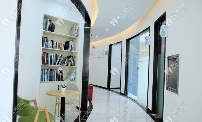 海口雅諾齒科走廊