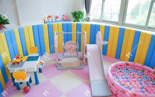 兒童游樂(lè)專區(qū)