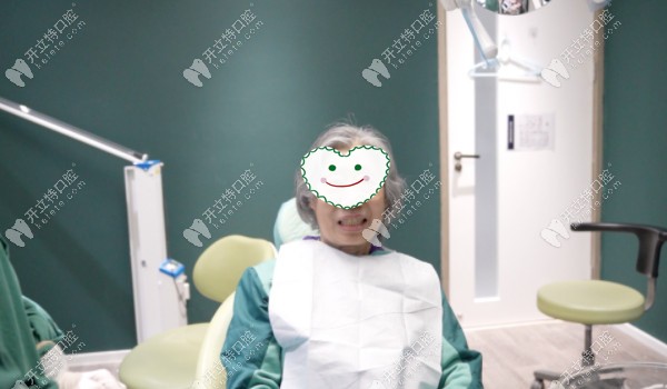 在北京維樂口腔中關村店,一位70歲的王阿姨矯正了門牙前突!