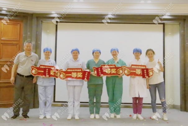 現(xiàn)場(chǎng)頒獎(jiǎng)